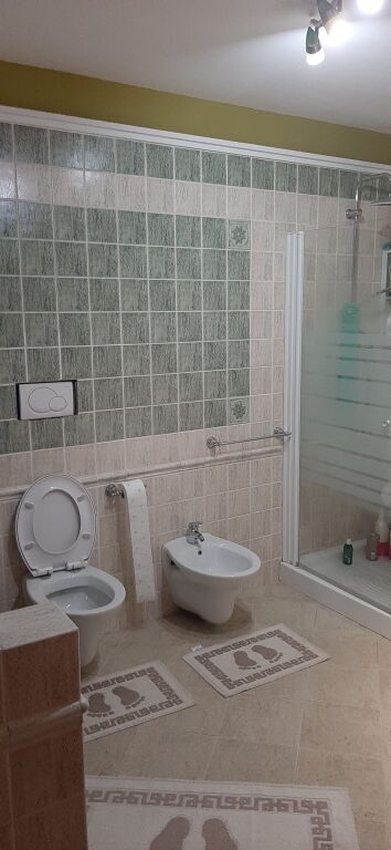 Apartament 2+1 + kuzhine te vecuar per shitje tek Rruga Fortuzi!