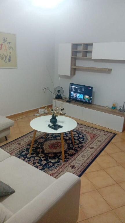 APARTAMENT ME QERA 1+1 RRUGA E ELBASANIT 60.000 LEKE FH-82646
