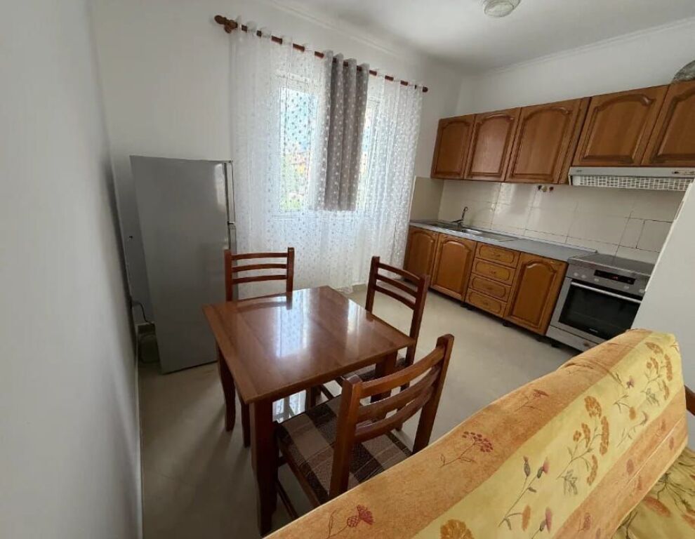 JEPET APARTAMENT ME QERA 1+1, RRUGA MIHAL GRAMENO