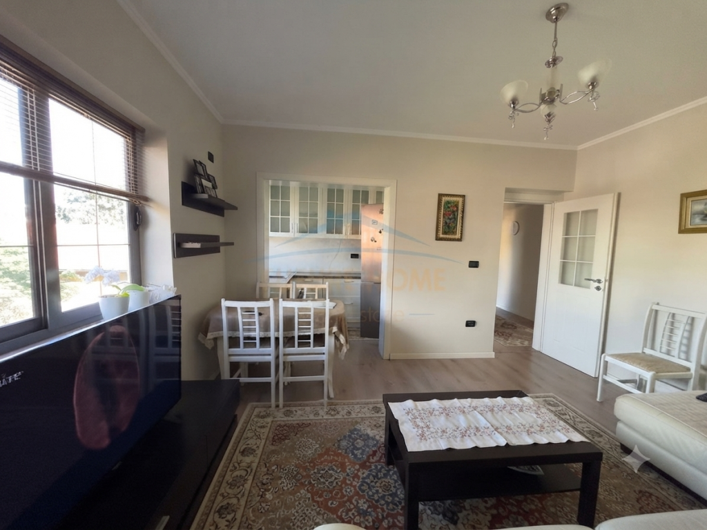 Shitet, Apartament 2+1, Rruga Fortuzi, Tirane .