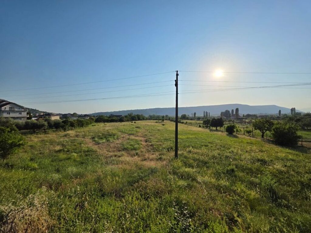 SHITET TOKË 9 000m2 NË GRYKË ZEZË, LEZHË