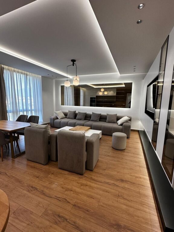 Apartment 1+1 for rent at Bulevardi i Ri, at the end