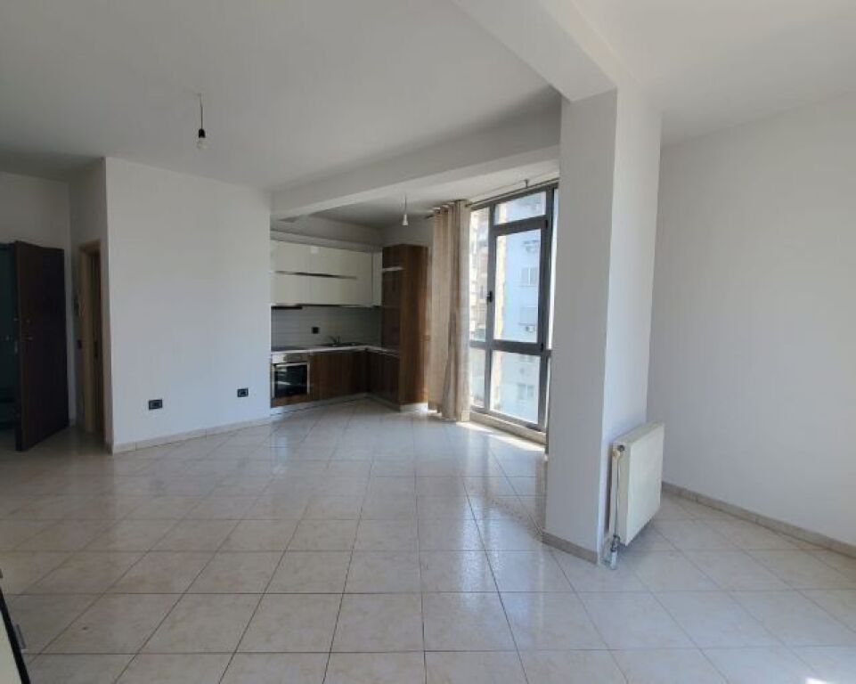 Locale in affitto Kika 2 strade principali !