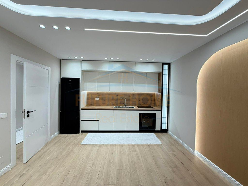 Shitet, Apartament 2+1+2, Unaza Re
