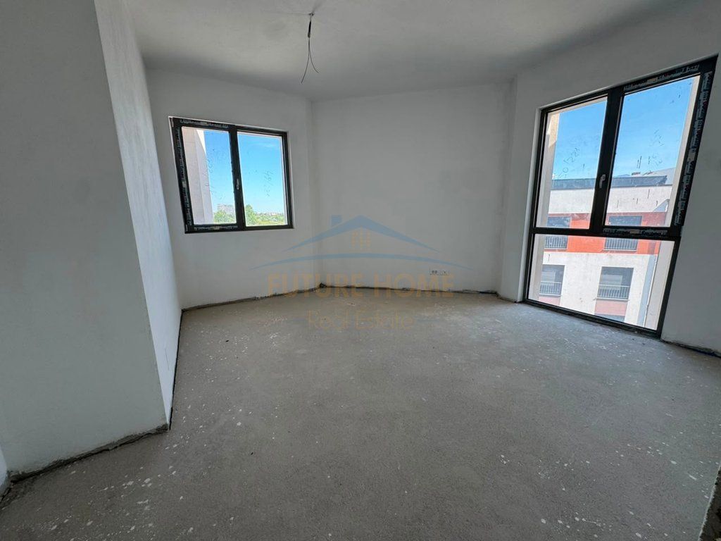 Shitet, Apartament 2+1+2+Post Parkimi, Green Valley, Liqeni I Thate. Empire71565
