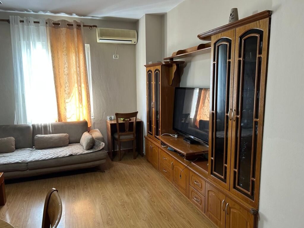 Qera | Apartament 2 + 1 | Rruga Shahin Toçi | 600 €/muaj