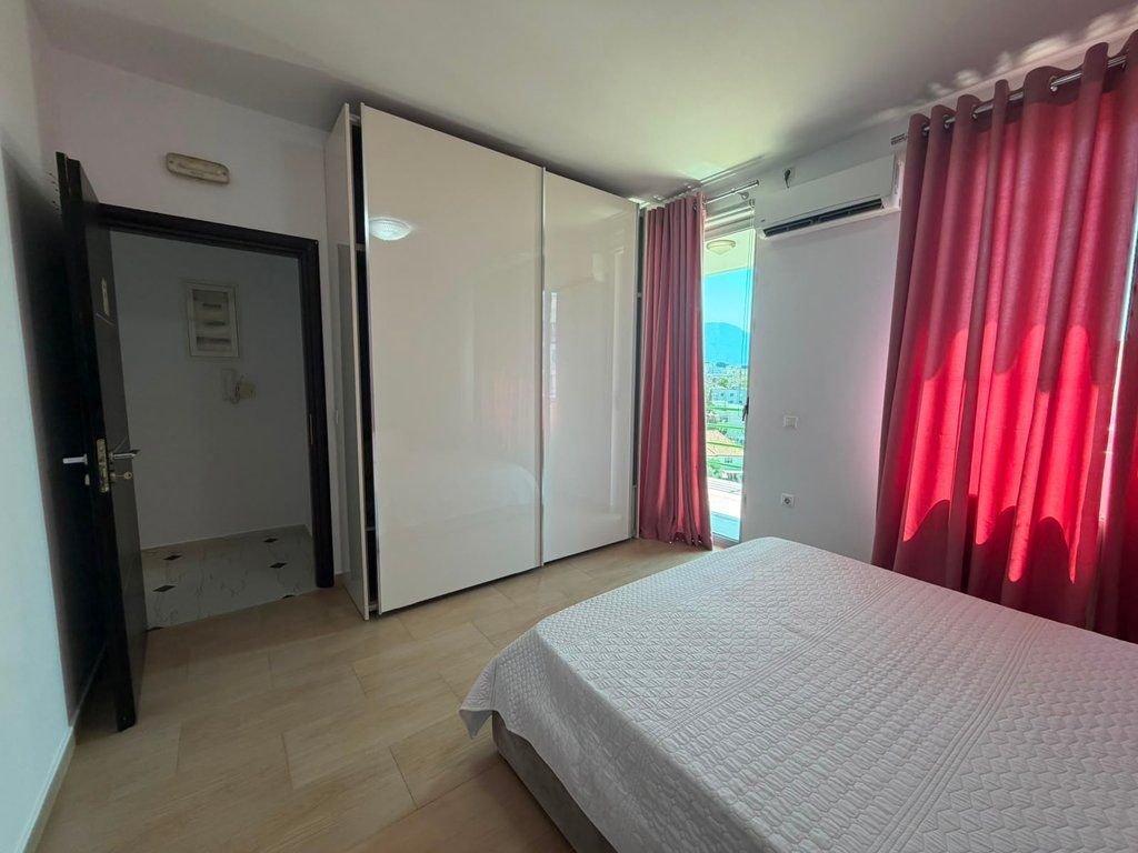 Blocco Ambasciate, affittiamo duplex 3+1+3 con veranda 1.400 € /Mese