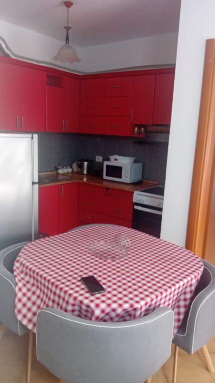 APARTAMENT ME QERA 1+1 RRUGA E ELBASANIT 60.000 LEKE FH-82646