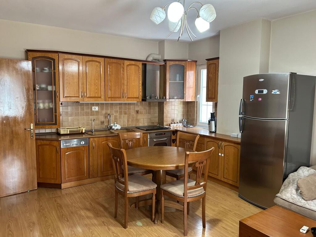 Qera | Apartament 2 + 1 | Rruga Shahin Toçi | 600 €/muaj