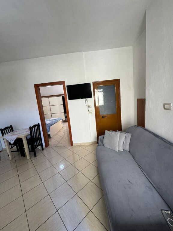 Apartament me Qera, Tirane
