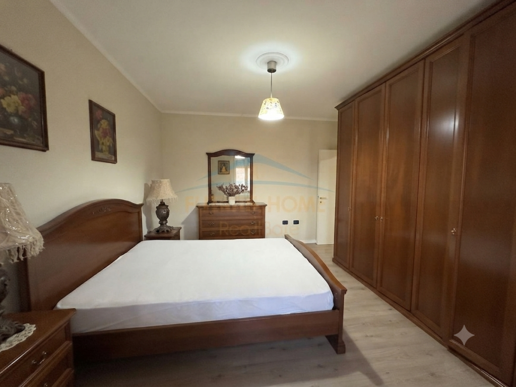 Shitet, Apartament 2+1, Rruga Fortuzi, Tirane .