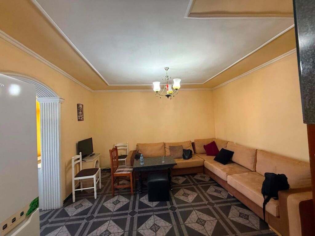Apartament 1+1 me qira – Rruga e Dibrës, pranë Shkollës së Bashkuar !