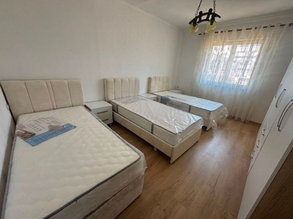 Jepet me qira apartament 2+1 në Kinostudio