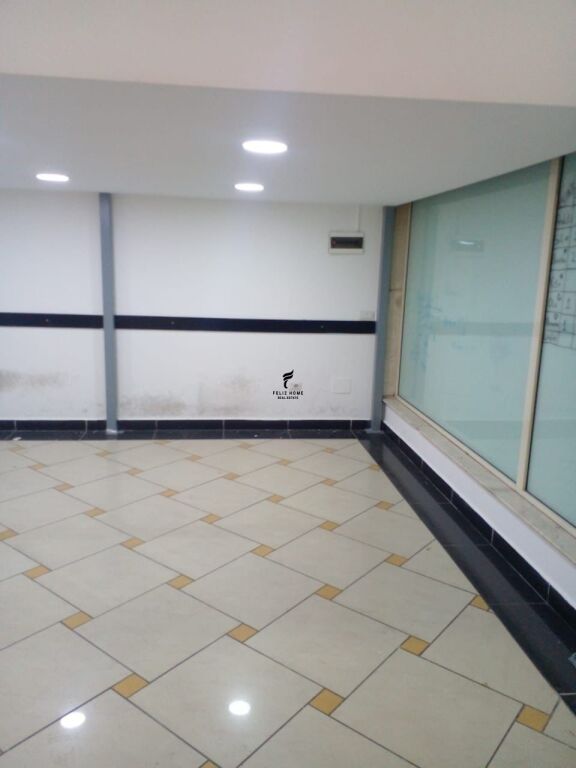 NEGOZIO IN AFFITTO 70M2 CENTRO 60.000 LEKE FH-82967