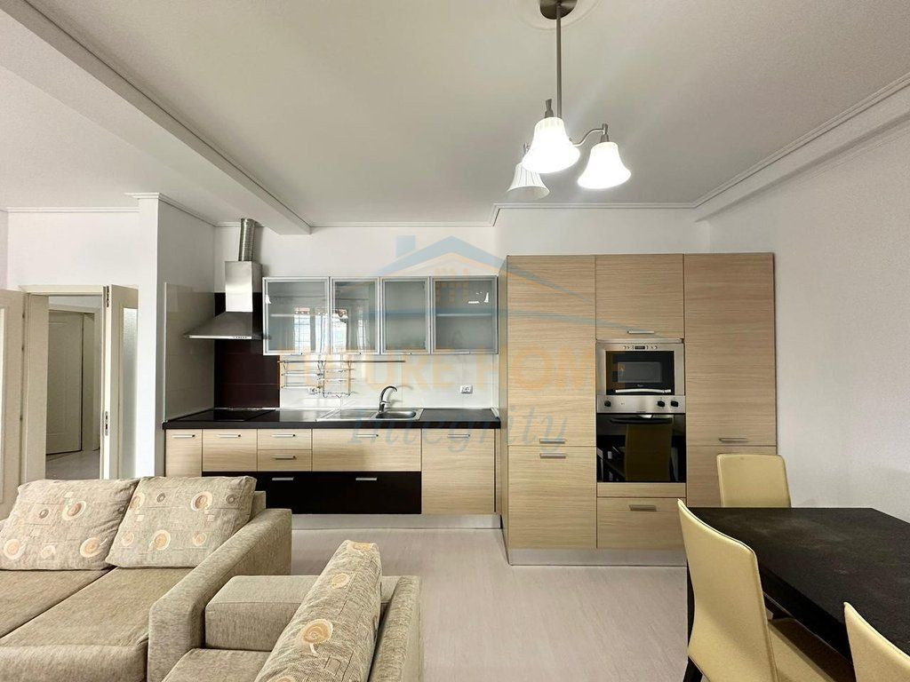 Shitet, Apartament 2+1+2, Kompleksi Grand, Tiranë.  AL71012