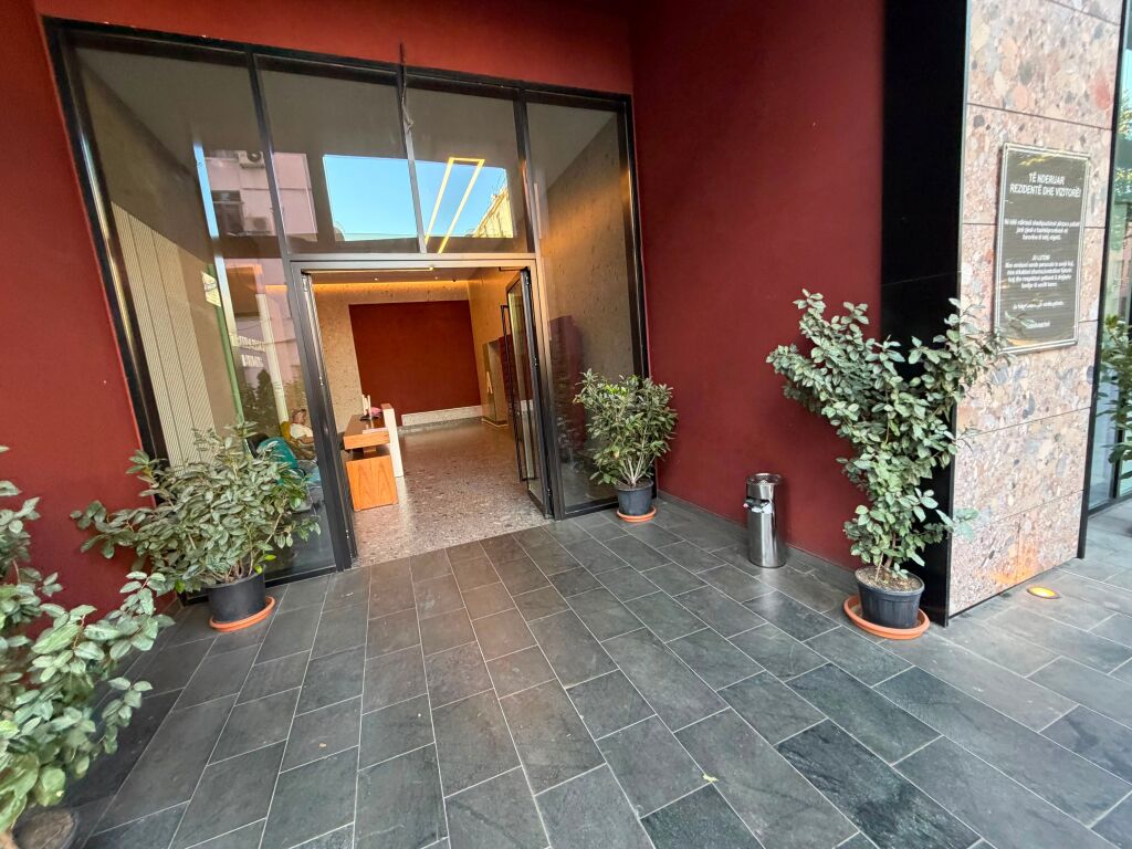 Jepet me qira apartament 2+1+2+post parkimi te Garden Building