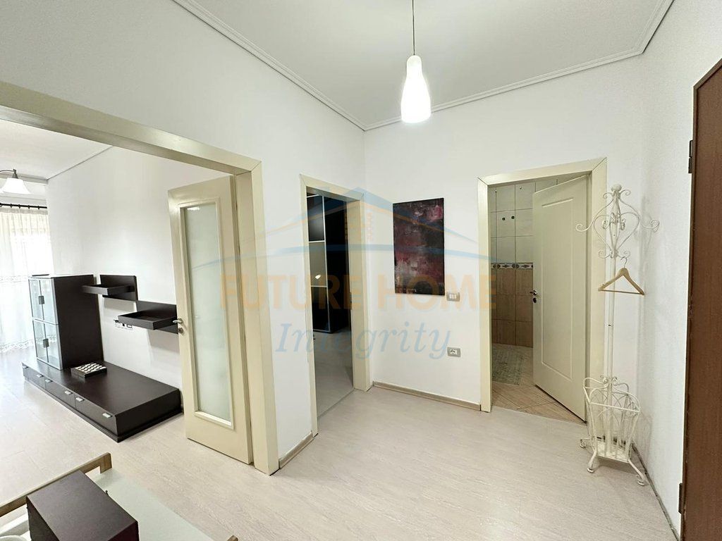 Shitet, Apartament 2+1+2, Kompleksi Grand, Tiranë.  AL71012