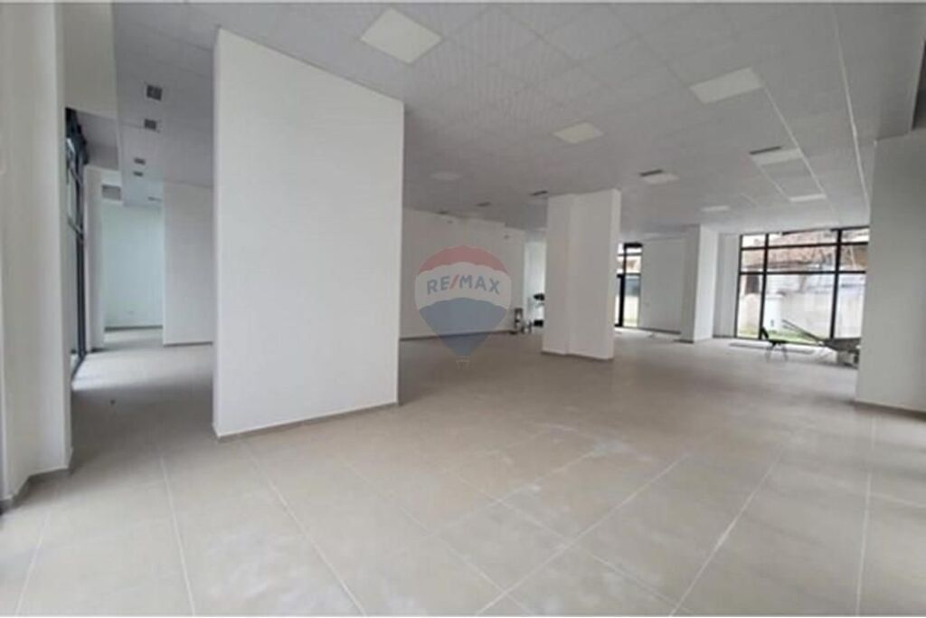Dyqan - Për Shitje - Rruga e Barrikadave, Tiranë(ID: 530571009-117)