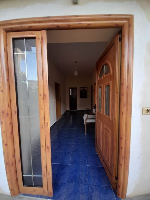 Qera | Shtëpi private 2 + 1 | Rruga Xhanfize Keko | 500 €/muaj