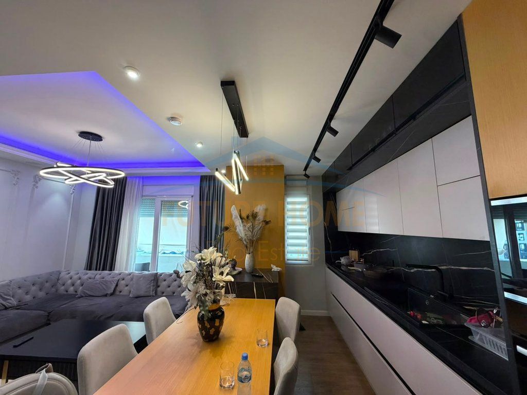 Shitet, Apartament 2+1+Post Parkimi, Ish-Fusha e Aviacionit