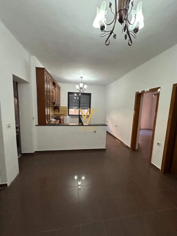 LOCALE COMMERCIALE 72 M2 IN AFFITTO IN VIA DURRES 1.300 EURO