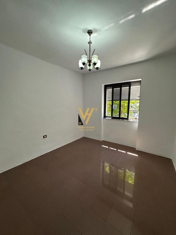 LOCALE COMMERCIALE 72 M2 IN AFFITTO IN VIA DURRES 1.300 EURO