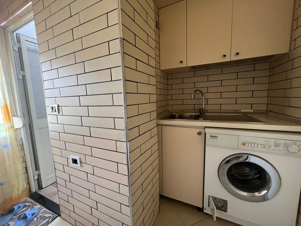 Appartamento 1+1 in Affitto a Frigoriferi, Tirana