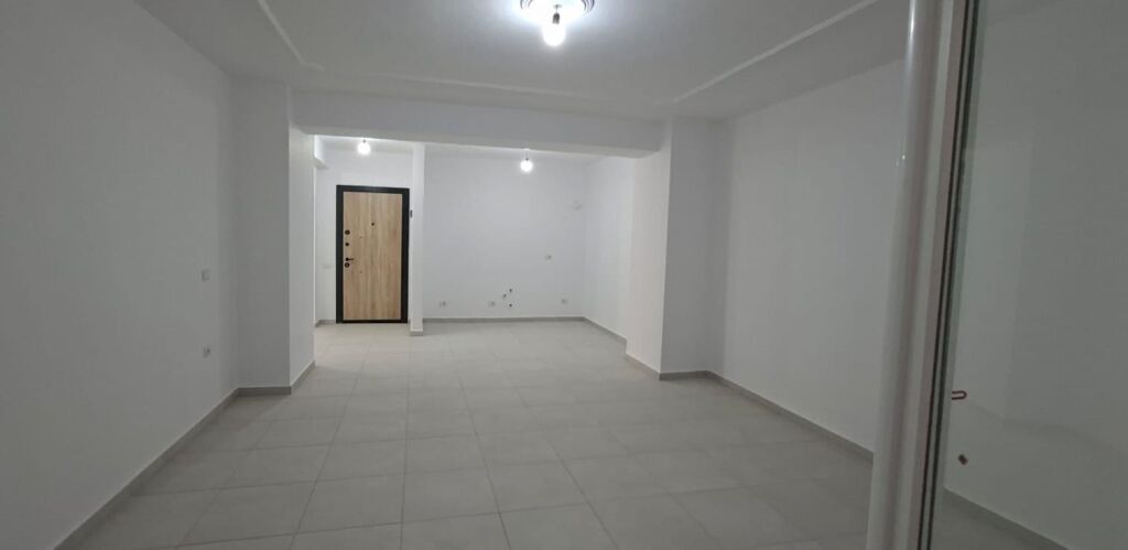Shitet Apartament 3+1+2 pranë Tregut të Vogël Industrial!