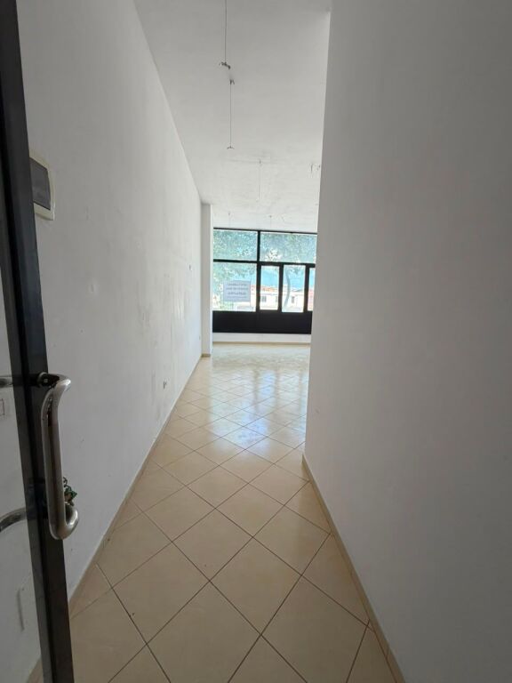 Locale commerciale in affitto ad Astir