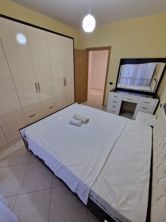 Shitet Apartament 2+1+ Post Parkim ne Plazh
