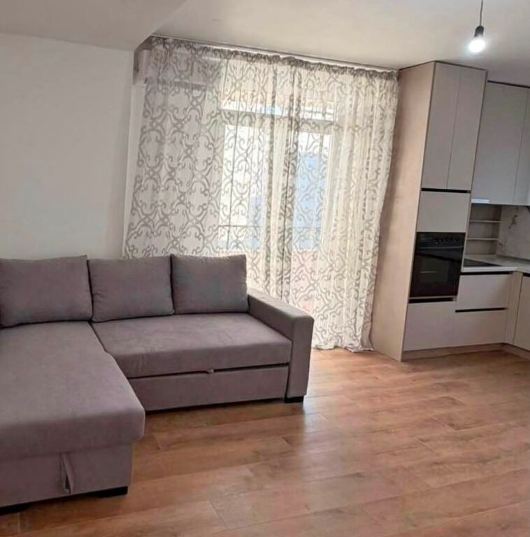 APARTAMENT 1+1 PER QERA PRANE RRUGES KOSOVAREVE