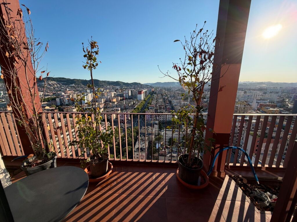Jepet me qira apartament 2+1+2+post parkimi te Garden Building