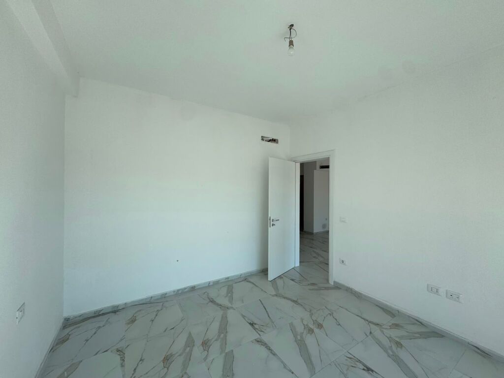 Ufficio 1+1 in affitto in Via Dritan Hoxha, Complesso Aura