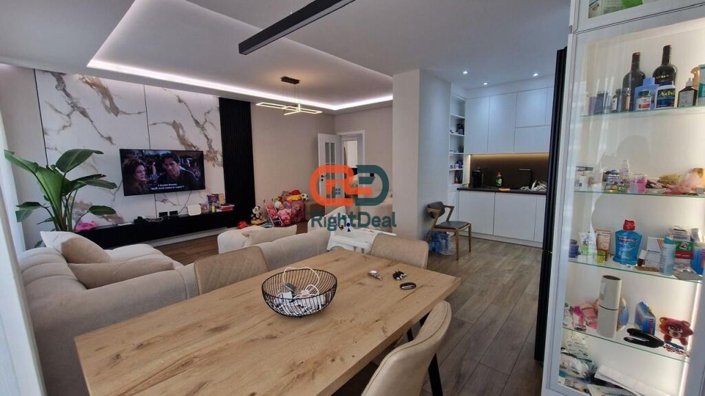 Tek Ish Fusha Aviacionit, Garden Residence Turdiu, Jepet Me Qira Super Apartament 3+1+2+2 Poste Parkimi!