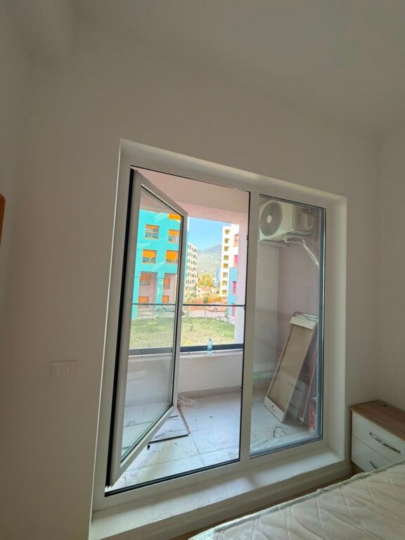 **For Rent: 1 Bedroom + Living Room + Balcony** 📍Ali Demi – Kadiu Complex | 2nd Floor | No Agency | 45,000 Lek/Month