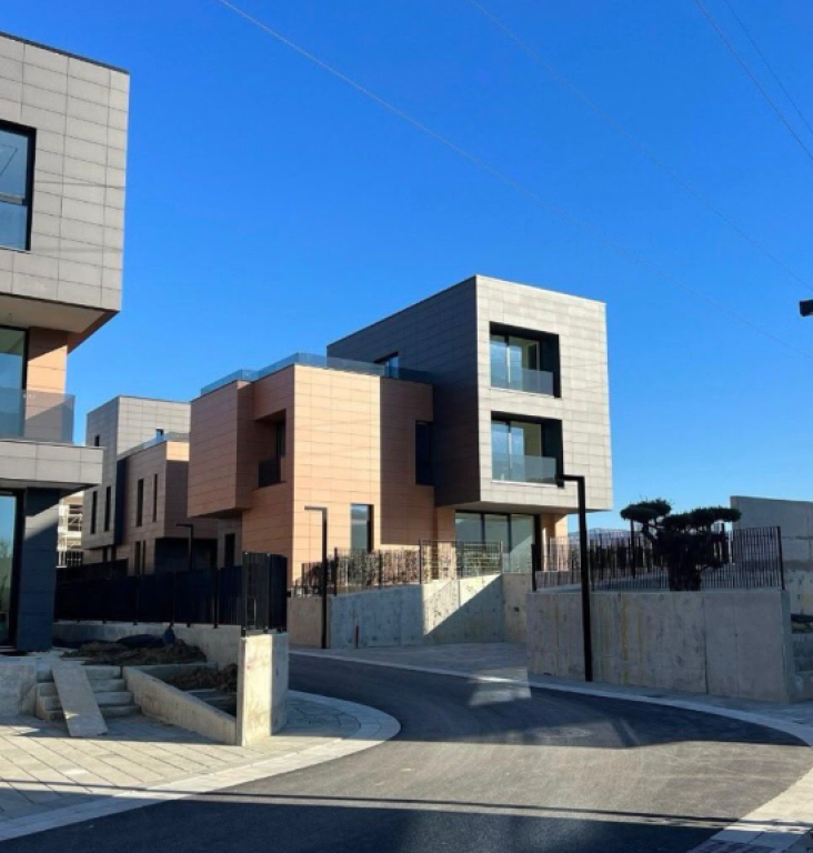 ✅ VILLA ATTACCATA IN VENDITA CON ASCENSORE PRIVATO | Luminor Residence, TEG