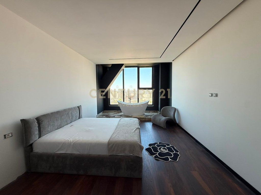 SQUARE 21, SHESIM DY GARSONIERE PREMIUM