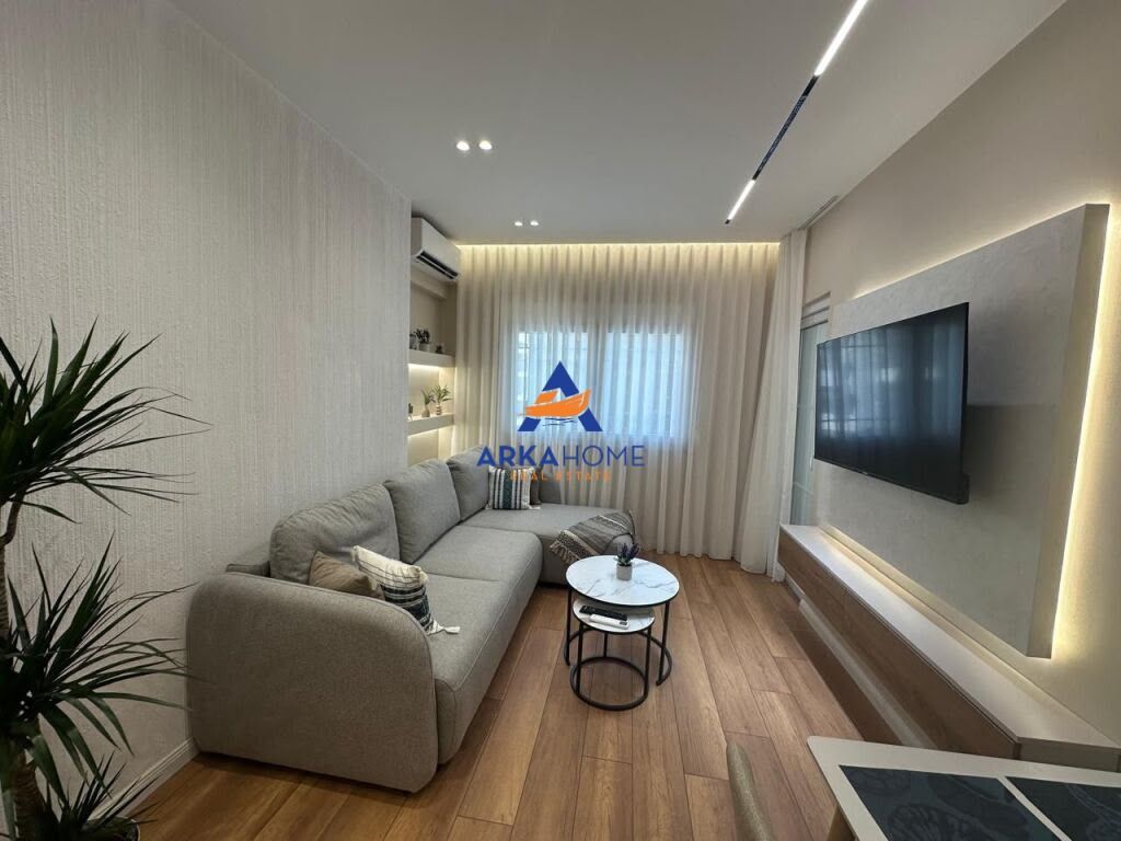 SHITET APARTAMENT 1+1+BALLKON "TE PAZARI I RI" 163000 EURO
