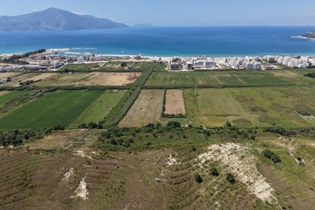 Toke ne shitje ne Radhime,Vlore