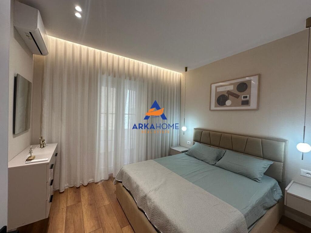 SHITET APARTAMENT 1+1+BALLKON "TE PAZARI I RI" 163000 EURO