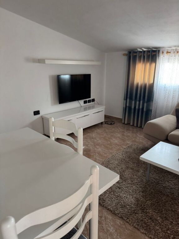 Jepet me qira 2+1+1 Godine private 45.000 leke