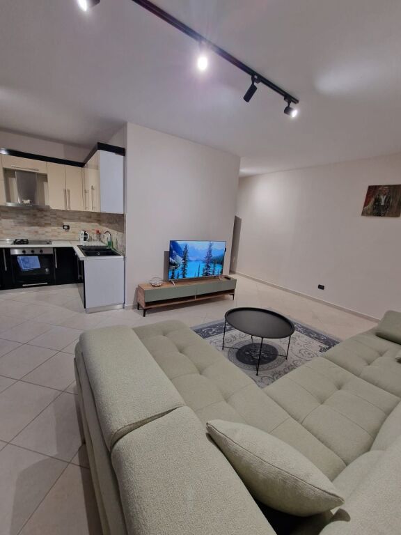 Shitet Apartament 2+1+ Post Parkim ne Plazh