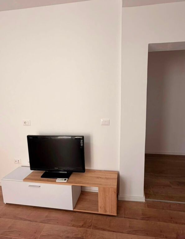 APARTAMENT 1+1 PER QERA PRANE RRUGES KOSOVAREVE