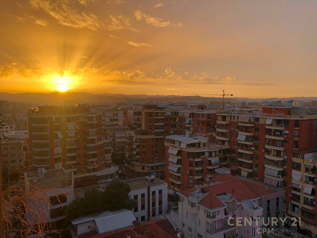 Shitet apartament 2+1+2 në zonën e 21 Dhjetorit,