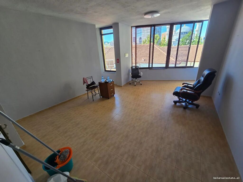 Ufficio in Affitto in Centro (ID BZ21006) Tirane