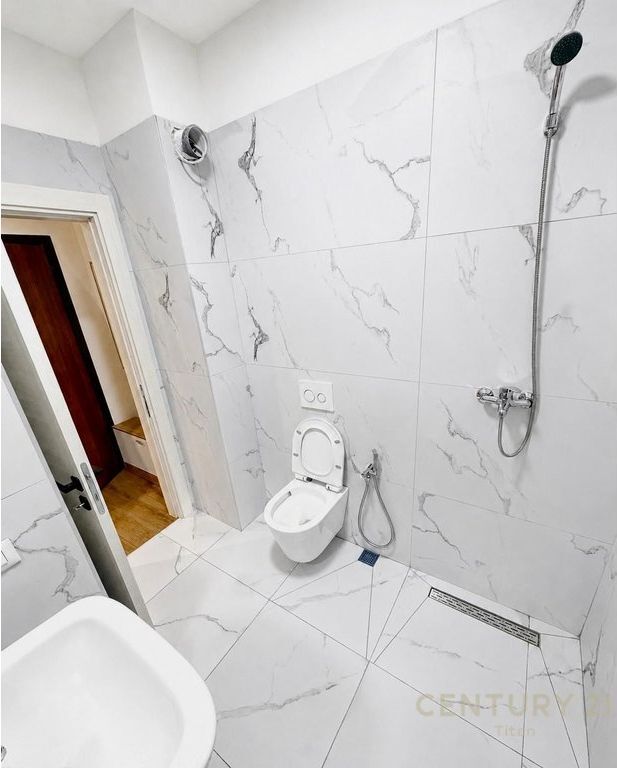 Appartamento moderno 1+1 in affitto presso Albulena Residence a Paskuqan. 400 € /Mese