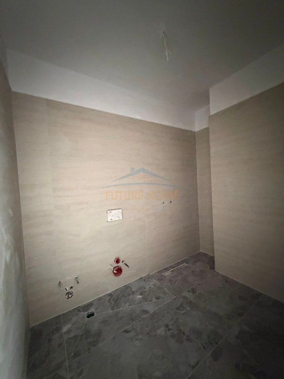 Shitet , Apartament 1+1 , Liqeni i thate , Tirane