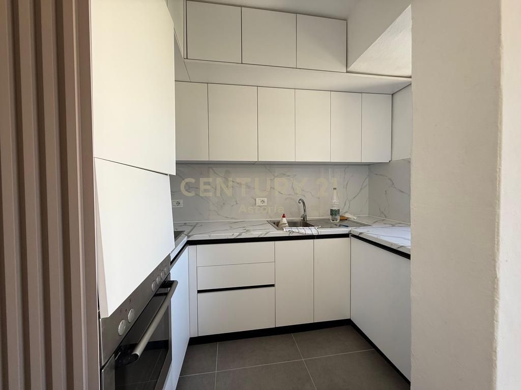 Furnished 2+1 apartment, United School