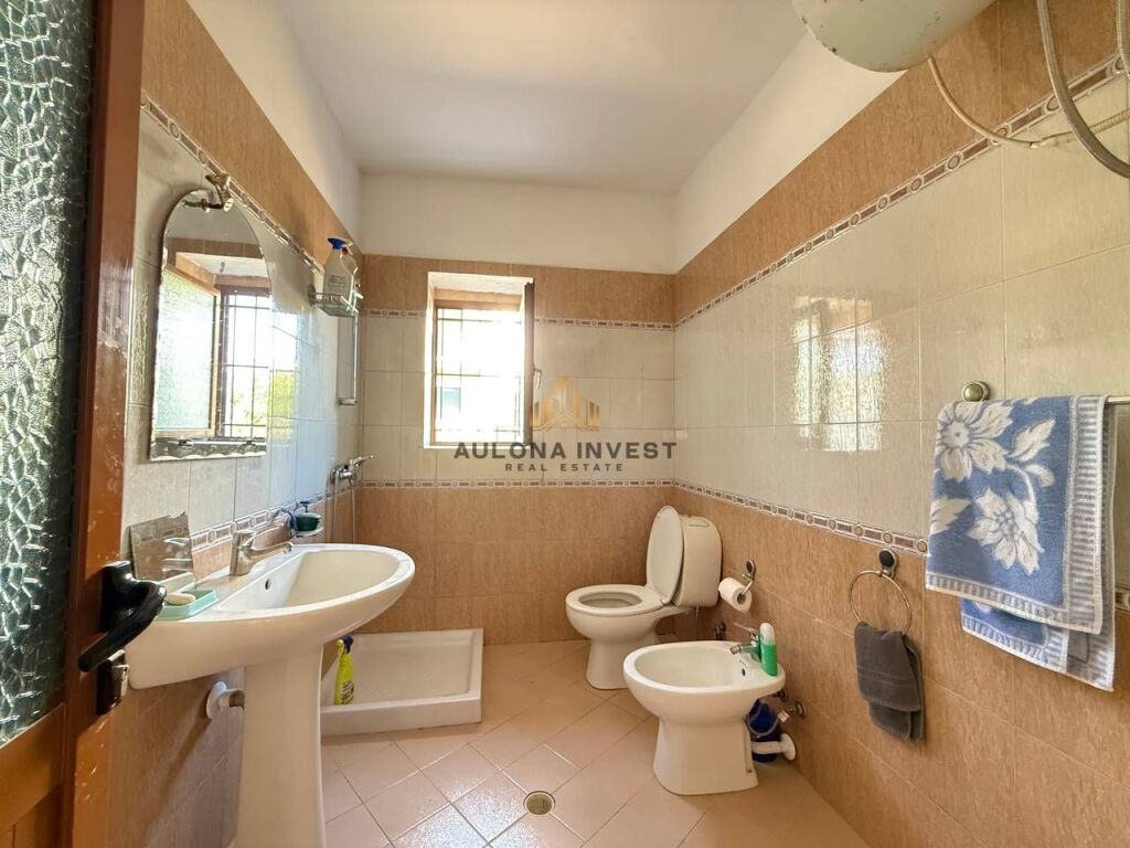 SHITET SHTEPI PRIVATE PRAN PLAZHIT TE VJETER-VLORE
