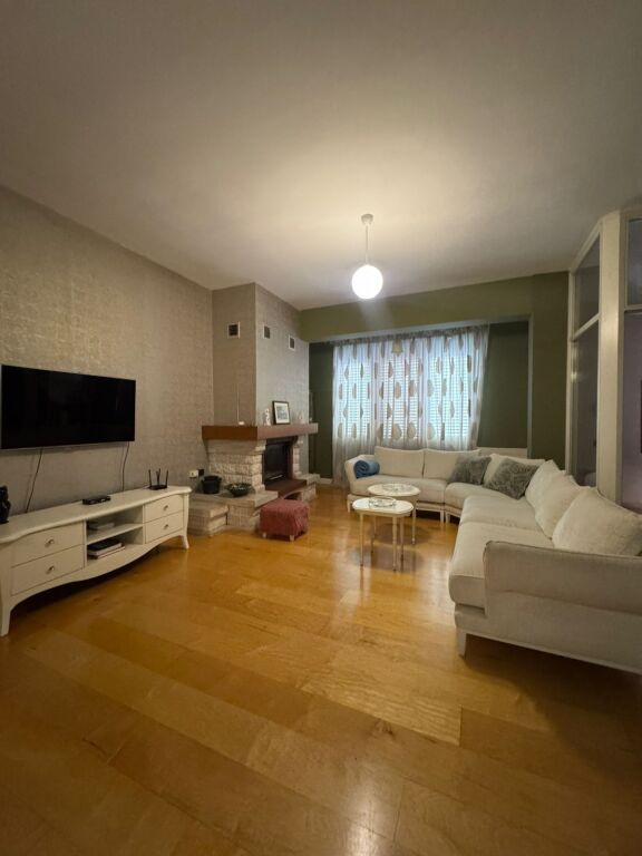 Villa privata su 3 piani in affitto